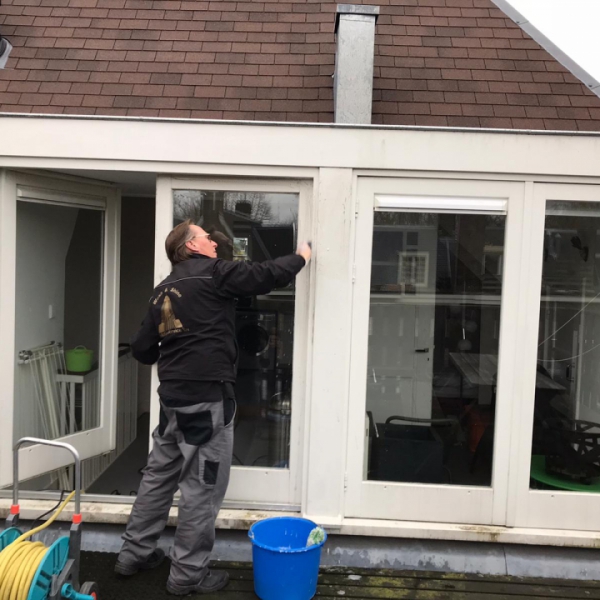 Wash & Shine Building Services - Joosten Vastgoed Beheer - Heeren Makelaars te Amsterdam